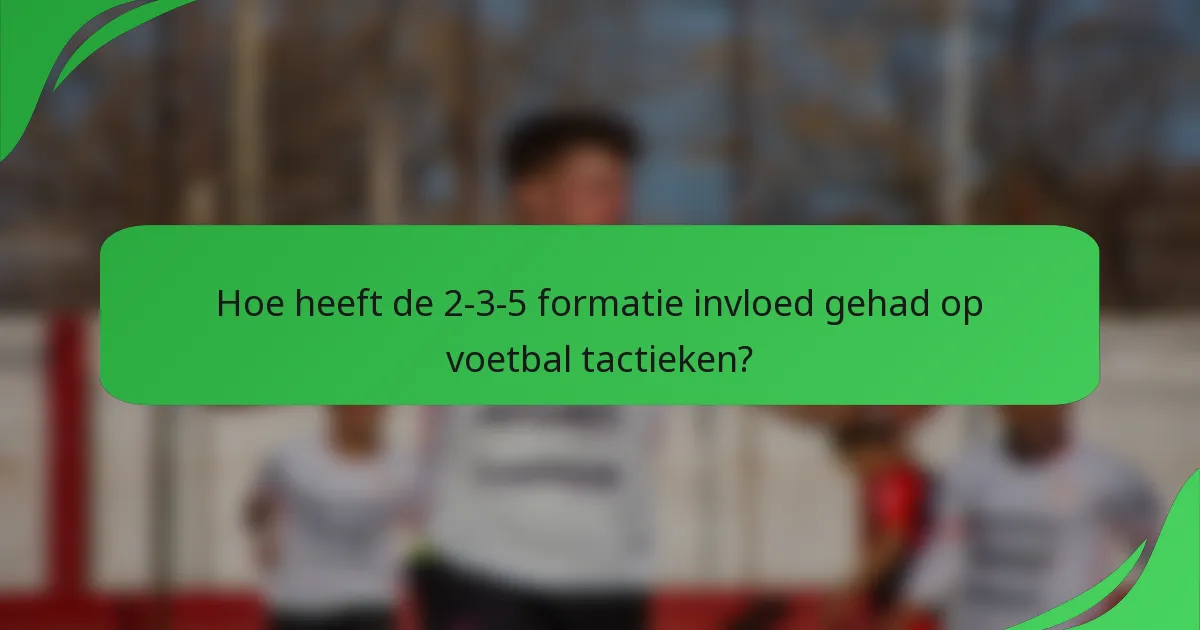 Hoe heeft de 2-3-5 formatie invloed gehad op voetbal tactieken?